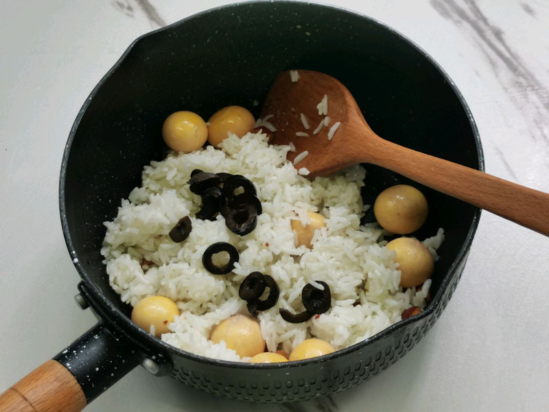 黑橄榄蛋珠炒饭