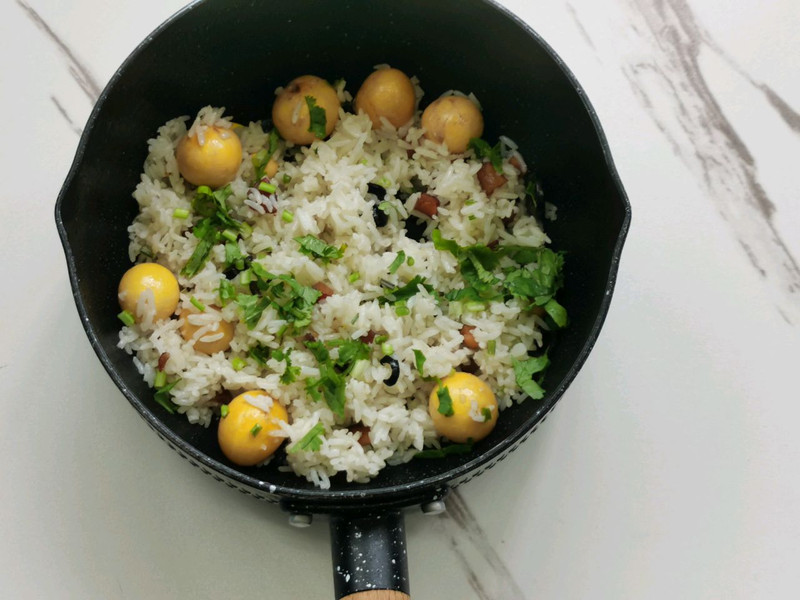 黑橄榄蛋珠炒饭