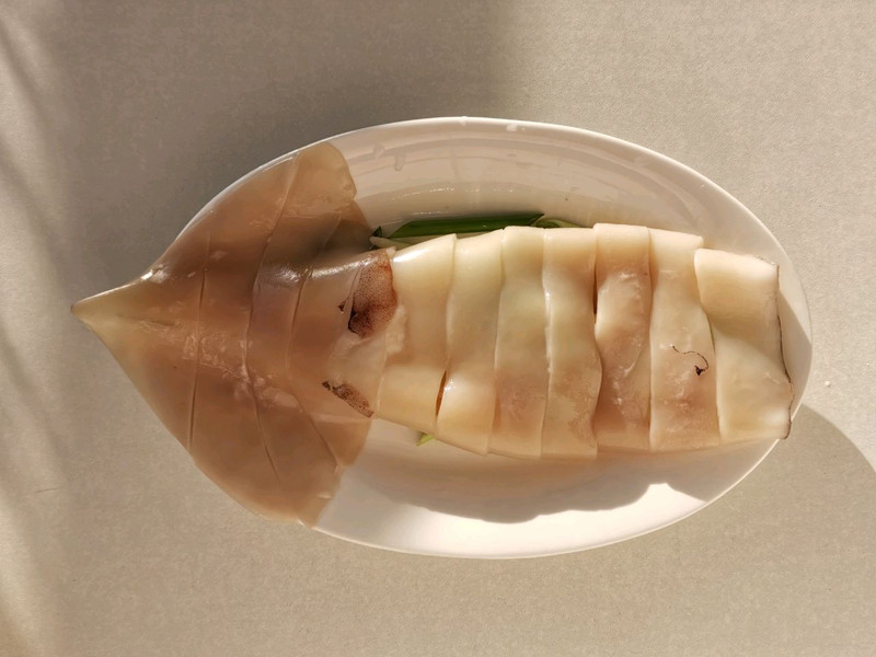 葱香白灼鱿鱼