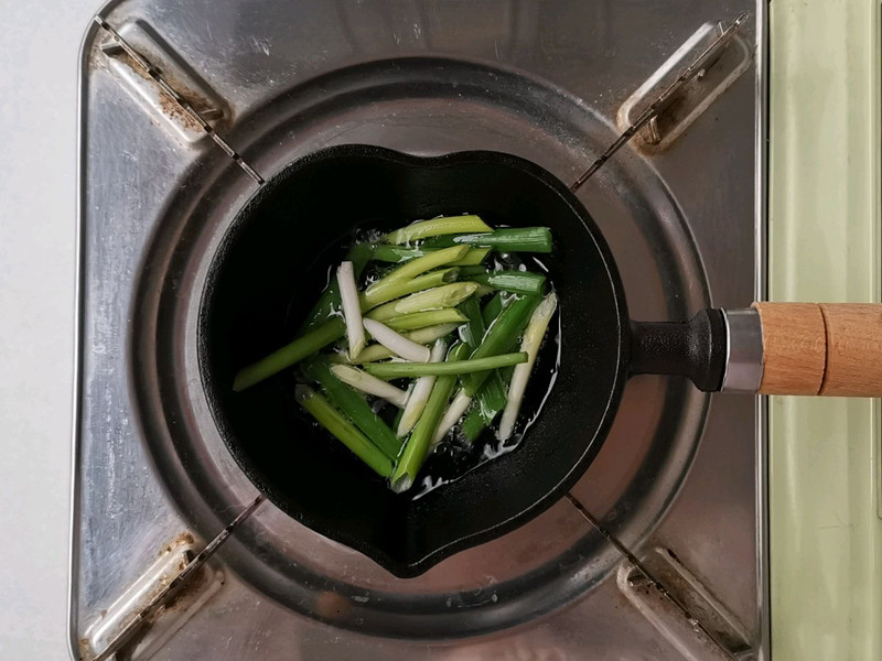 葱香白灼鱿鱼