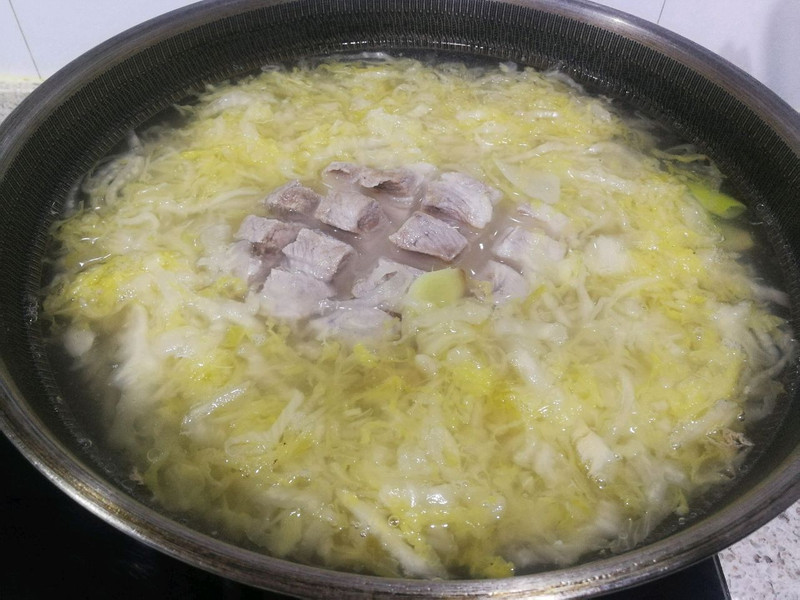 酸菜汆白肉