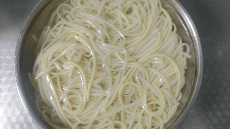 香菇鸡丁拌面