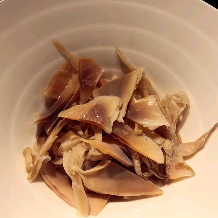 冬日墨鱼干鸡汤