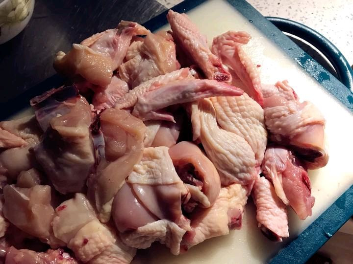 冬日墨鱼干鸡汤