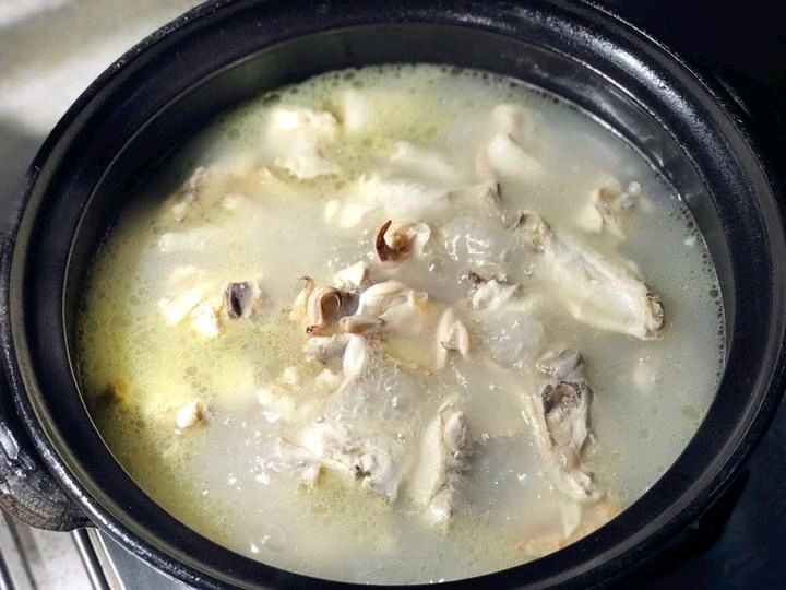 冬日墨鱼干鸡汤