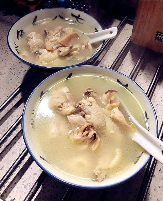 冬日墨鱼干鸡汤
