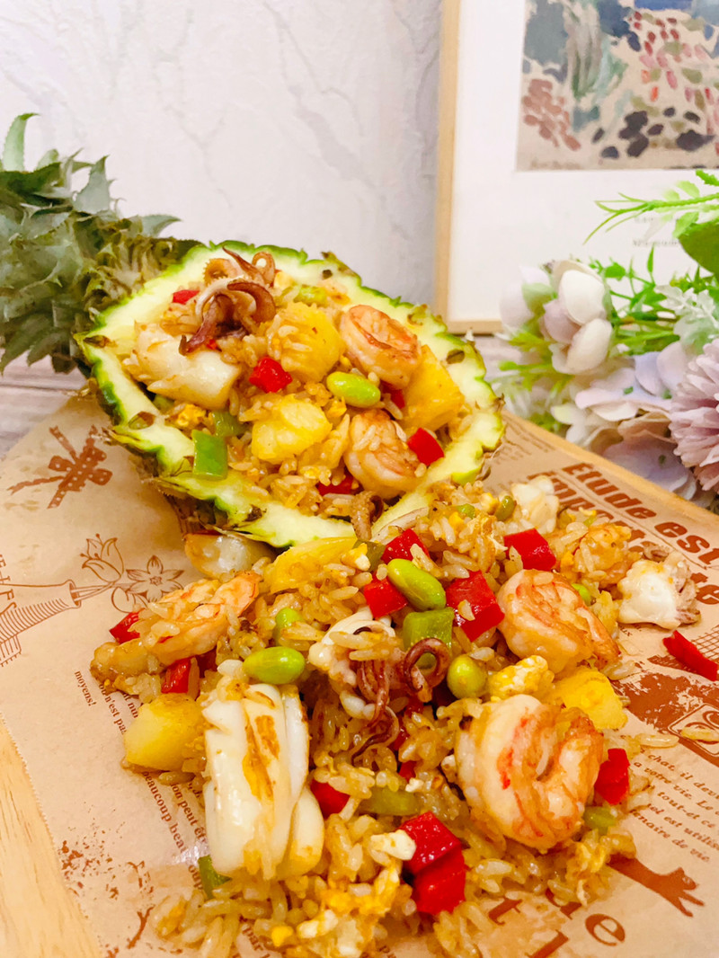 菠萝海鲜炒饭