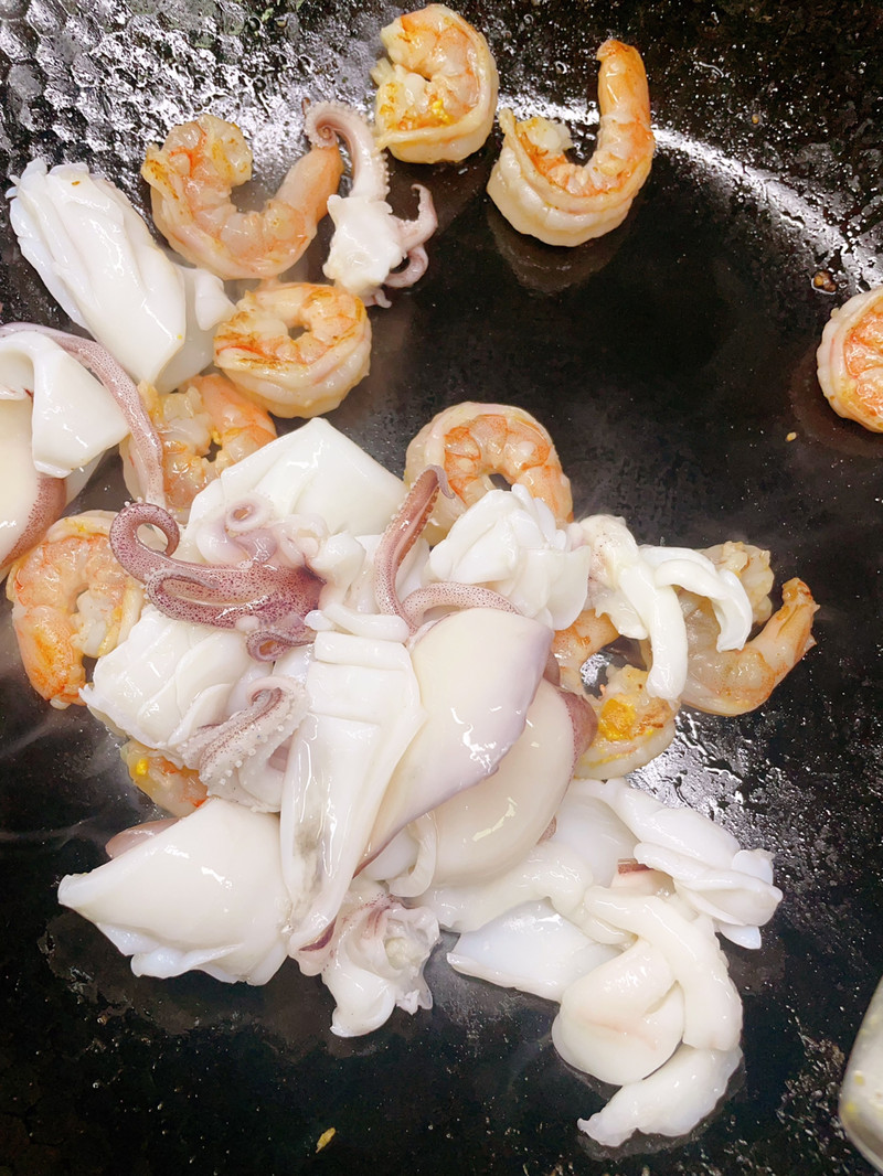 菠萝海鲜炒饭