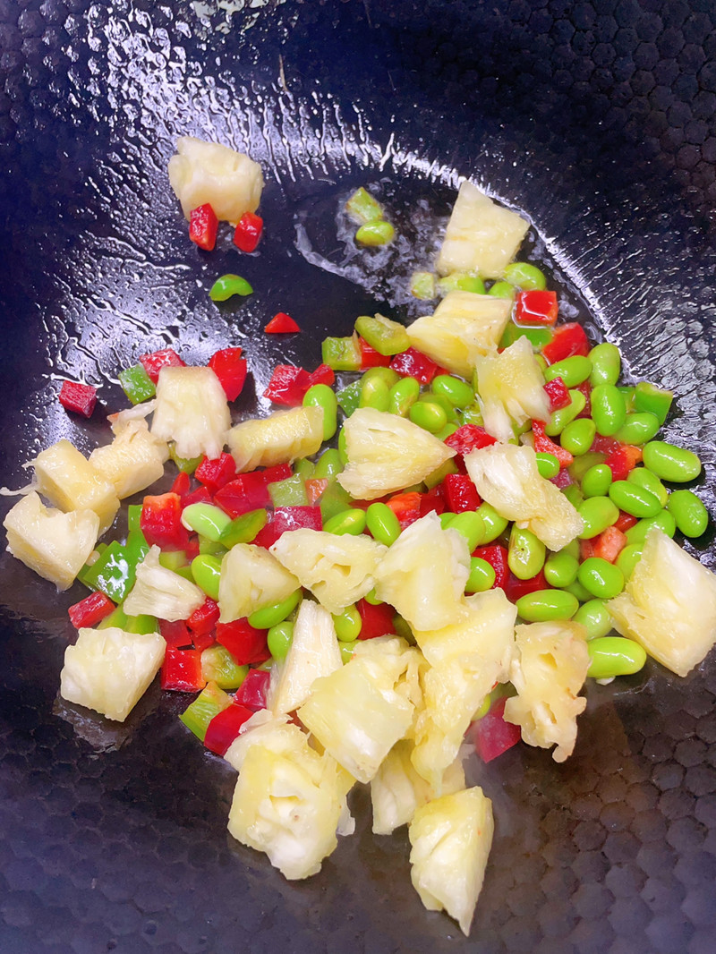 菠萝海鲜炒饭
