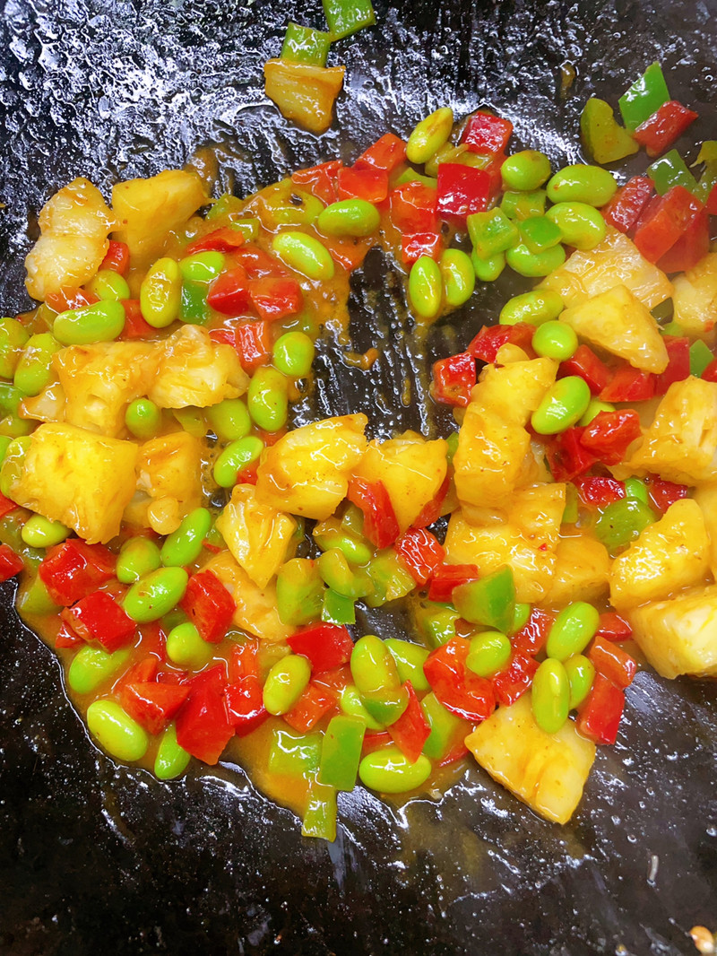 菠萝海鲜炒饭