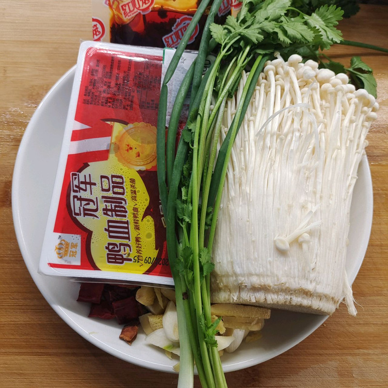麻辣鸭血金针菇