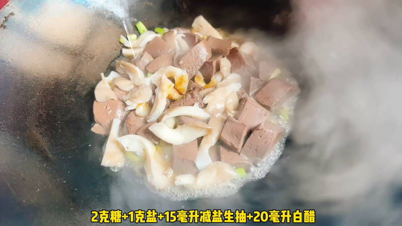 鸭血焖凤尾菇
