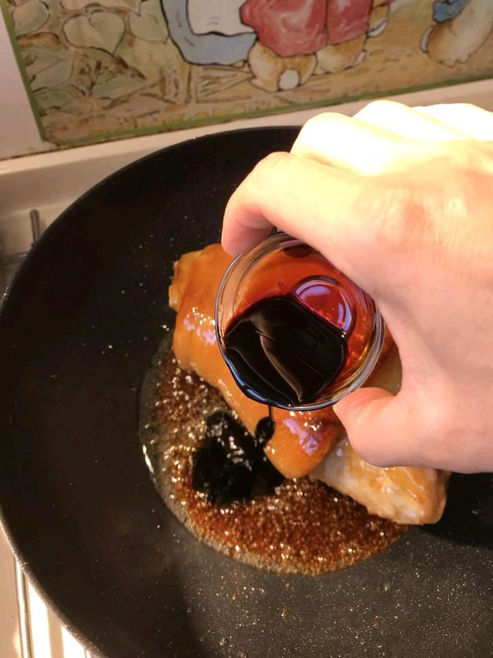 浓香红焖肘子
