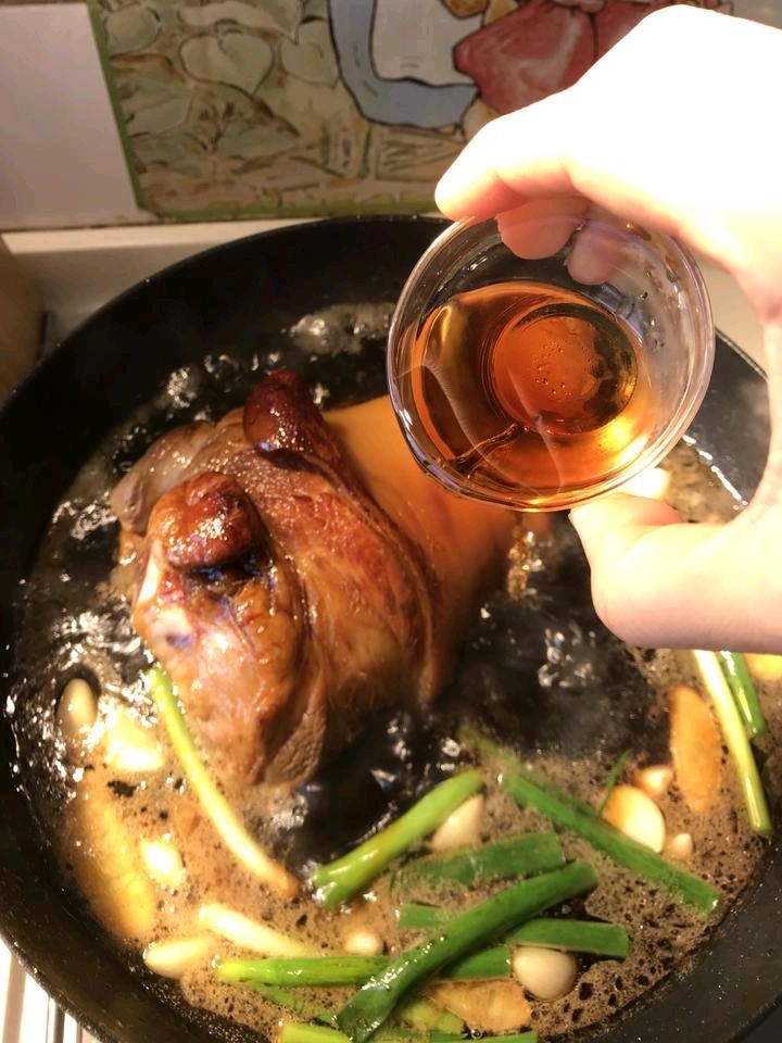 浓香红焖肘子