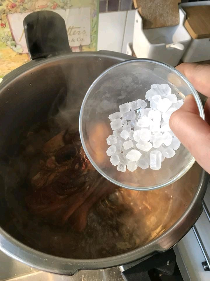 浓香红焖肘子