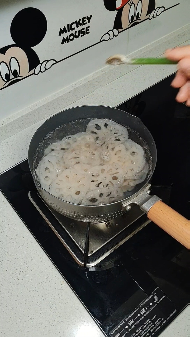 年夜饭姜汁莲藕爽口脆嫩不变色
