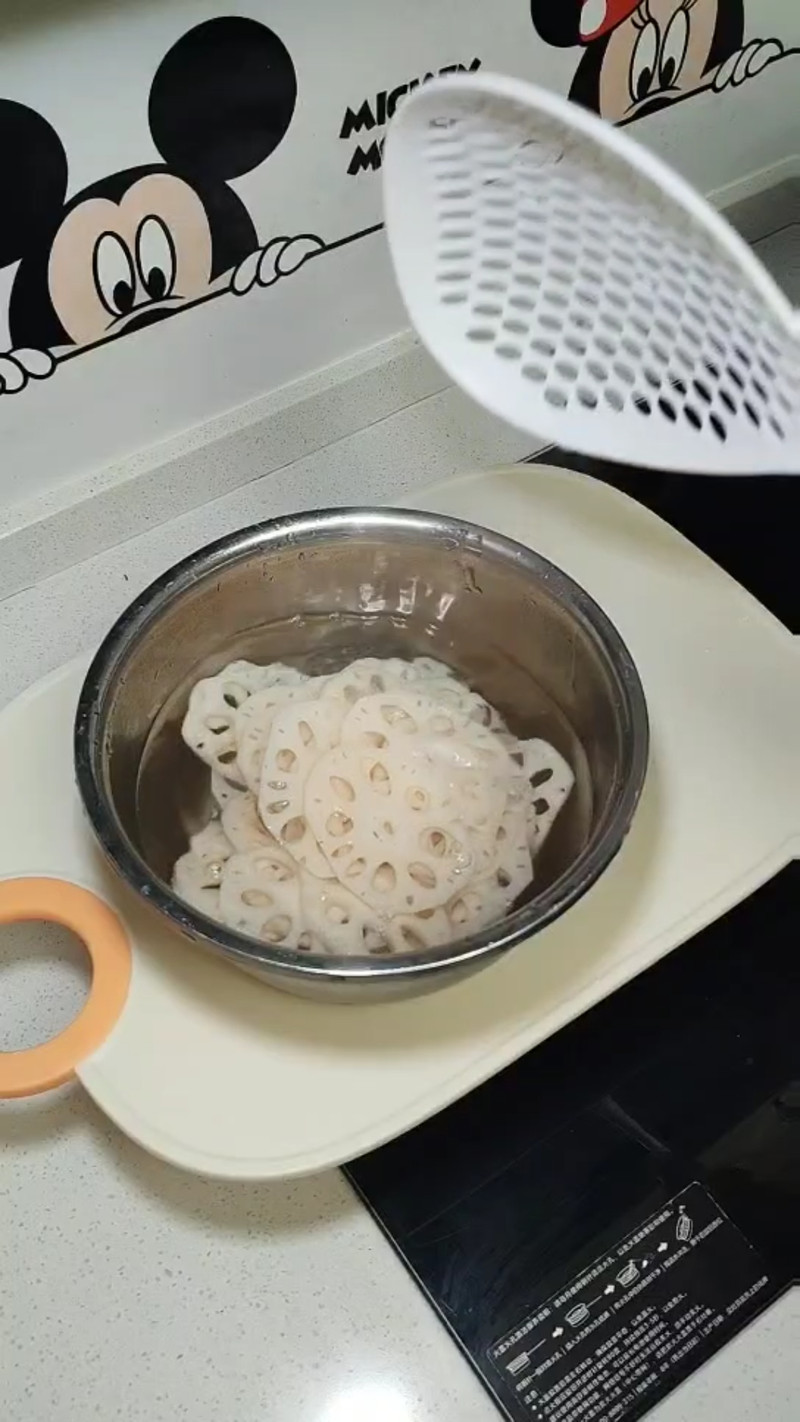 年夜饭姜汁莲藕爽口脆嫩不变色