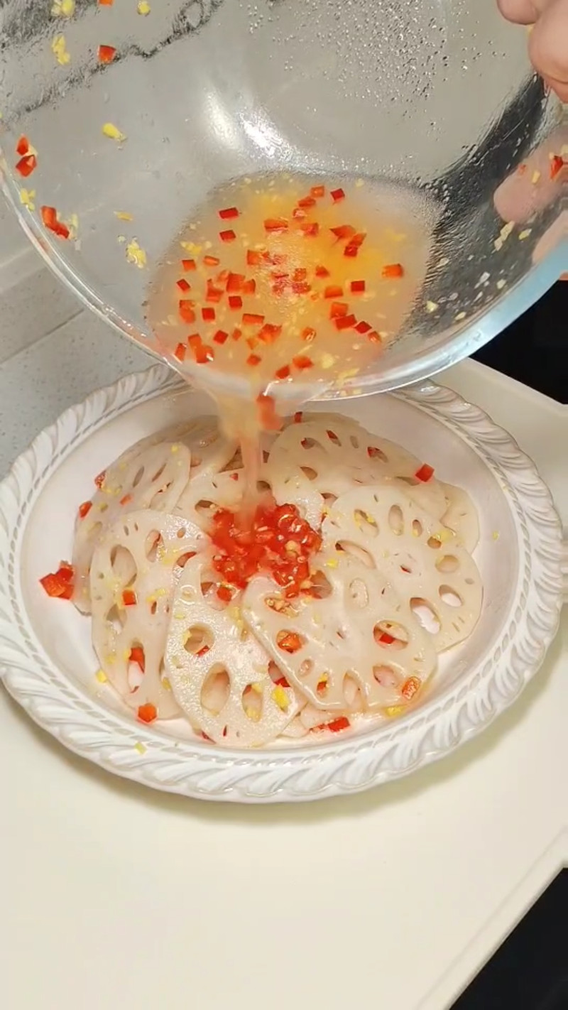 年夜饭姜汁莲藕爽口脆嫩不变色