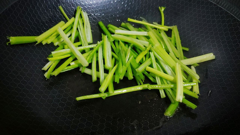 葱肉芹丝炒豆皮