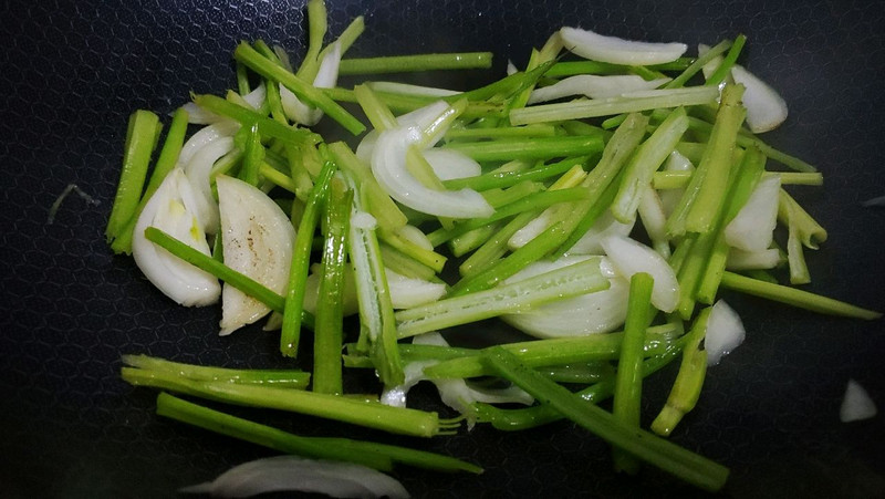 葱肉芹丝炒豆皮