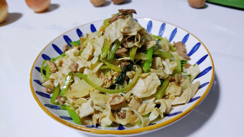葱肉芹丝炒豆皮