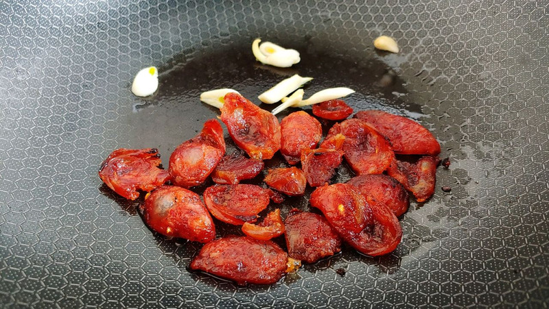 蒜香辣酱芹菜肠