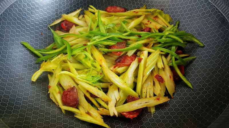 蒜香辣酱芹菜肠