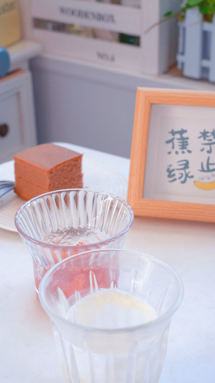 草莓抹茶拿铁，咖啡脑袋冲吧