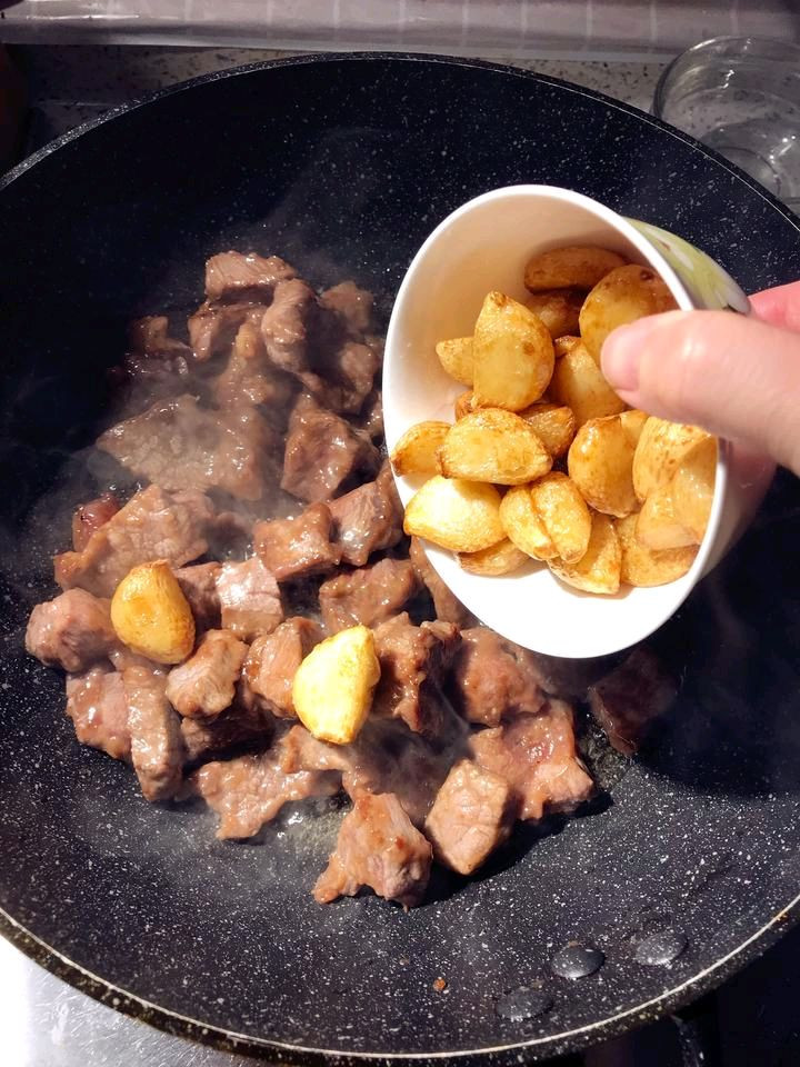 黑蒜子牛肉粒