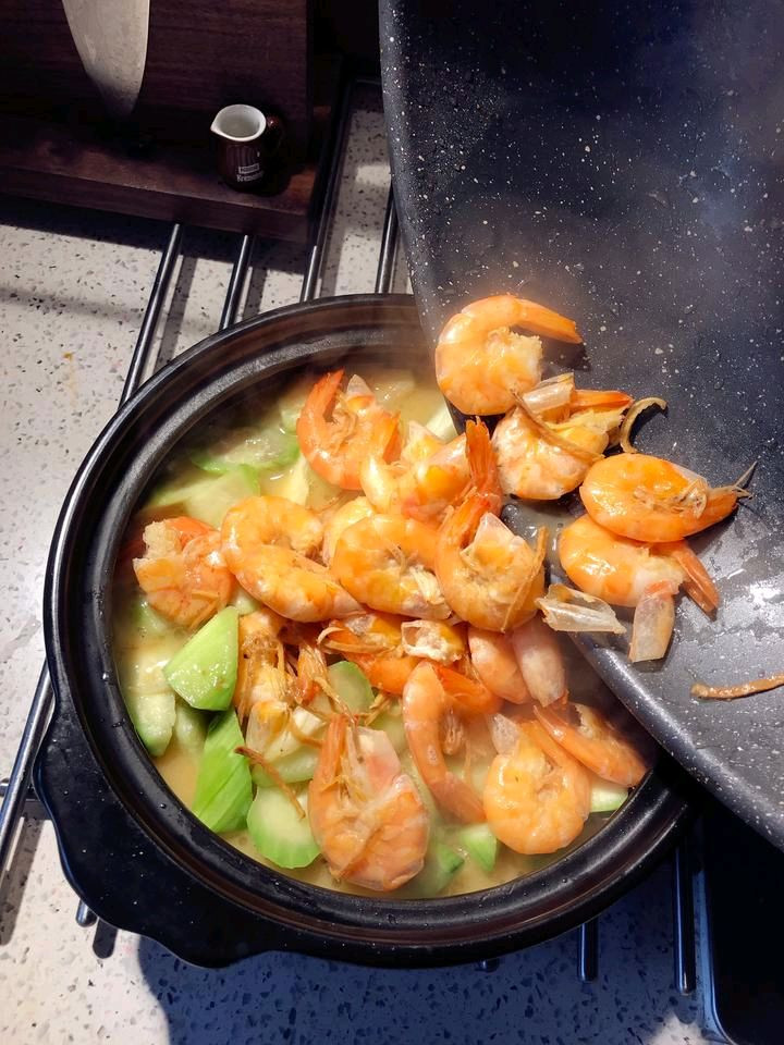 丝瓜鲜虾煲