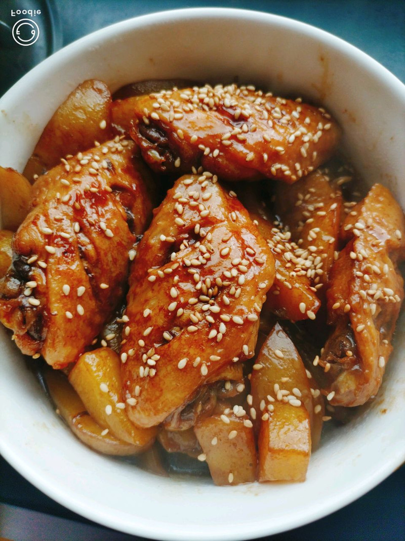好吃到停不下来的红烧鸡翅中+洋芋