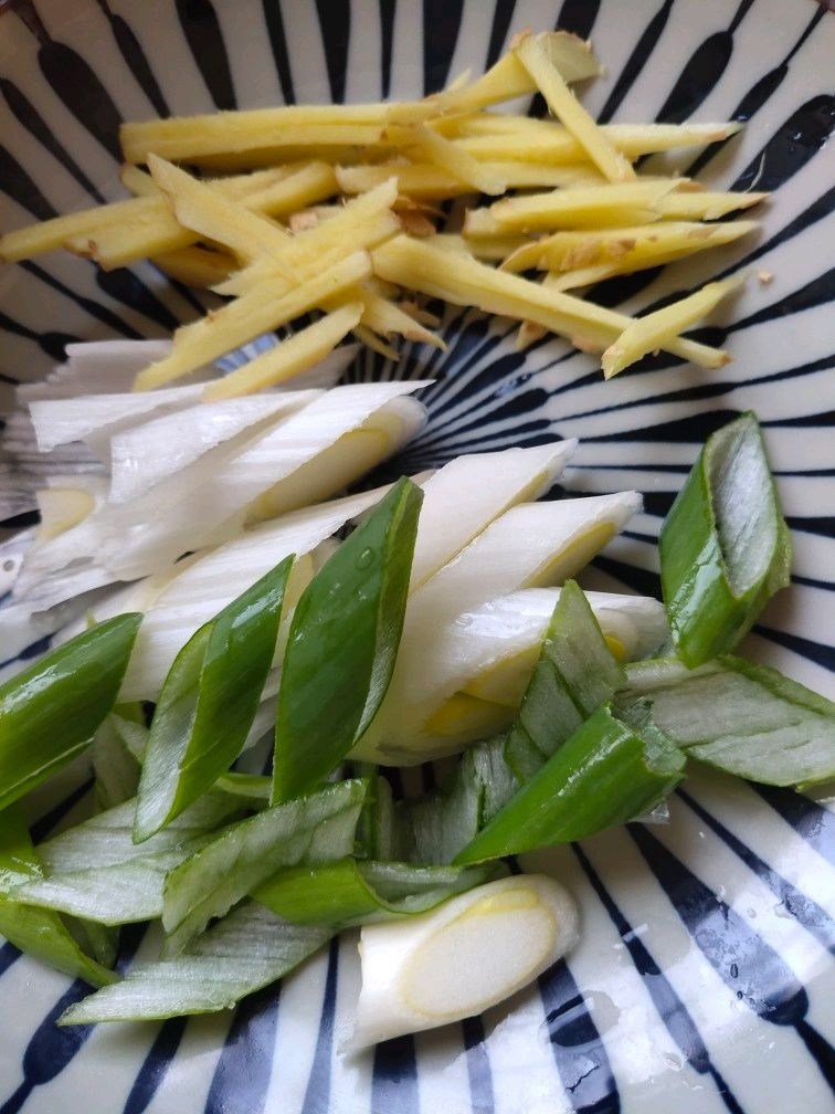 年夜饭的压轴菜---葱爆海参