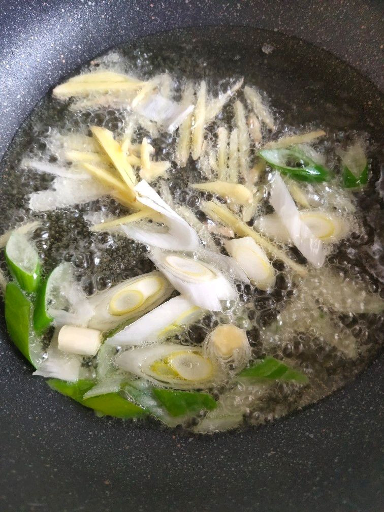 年夜饭的压轴菜---葱爆海参