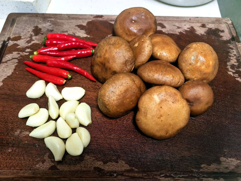 小米辣炒香菇