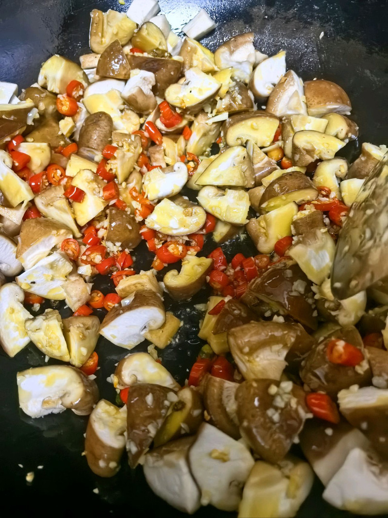 小米辣炒香菇
