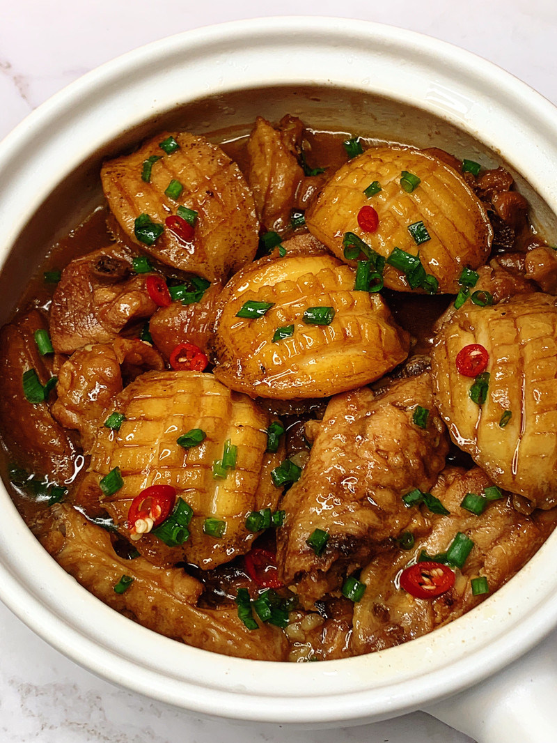 鲜香美味！汤汁浓郁巨下饭～鲍鱼鸡煲！