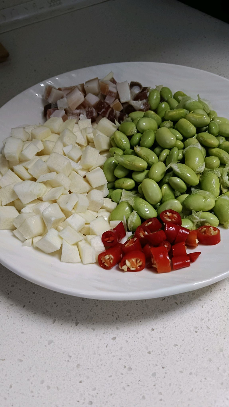 腊肉茭白毛豆双拼