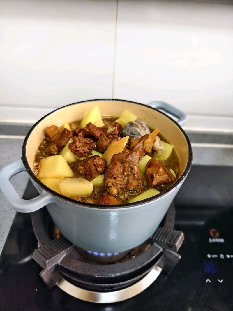 土豆烧鸡块