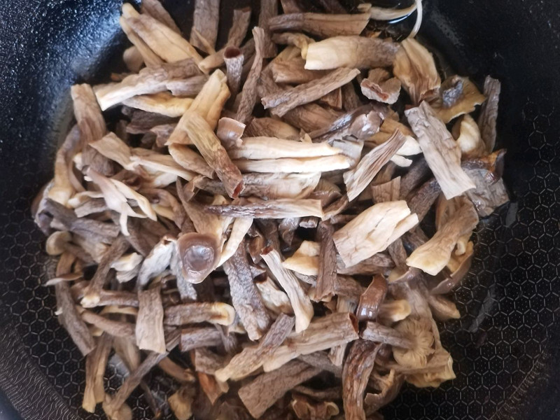 很美味的下饭菜——小炒鹿茸菌