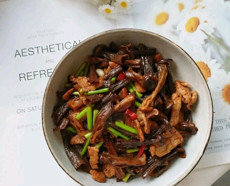 很美味的下饭菜——小炒鹿茸菌