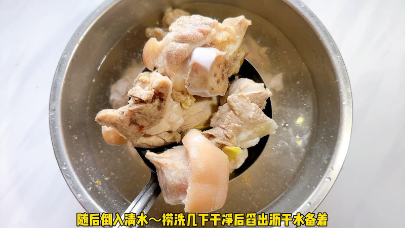 白萝卜猪腿骨汤