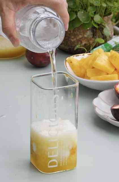 百香果菠椰气泡水