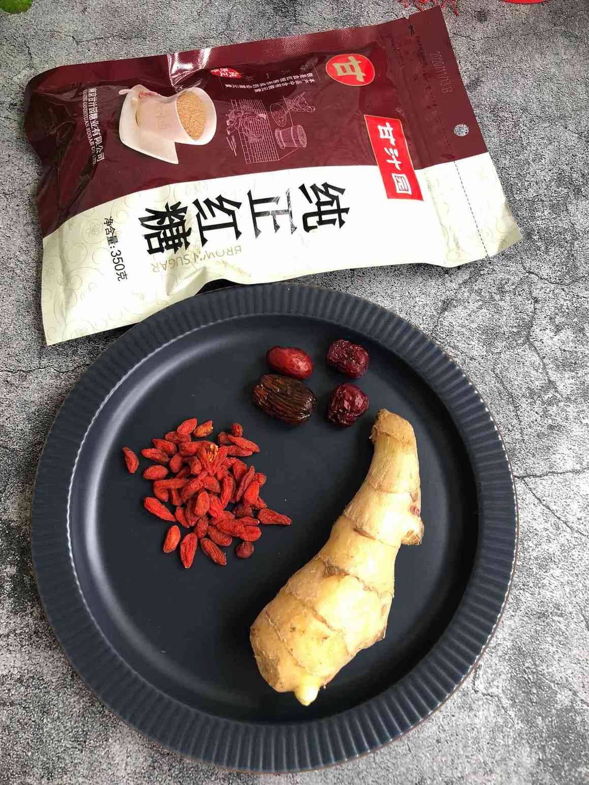 红糖生姜红枣枸杞茶