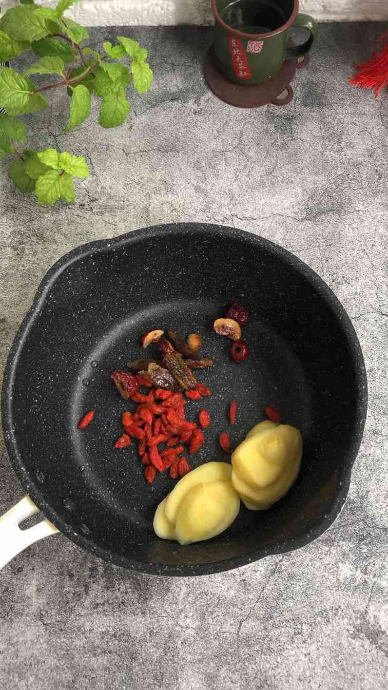 红糖生姜红枣枸杞茶