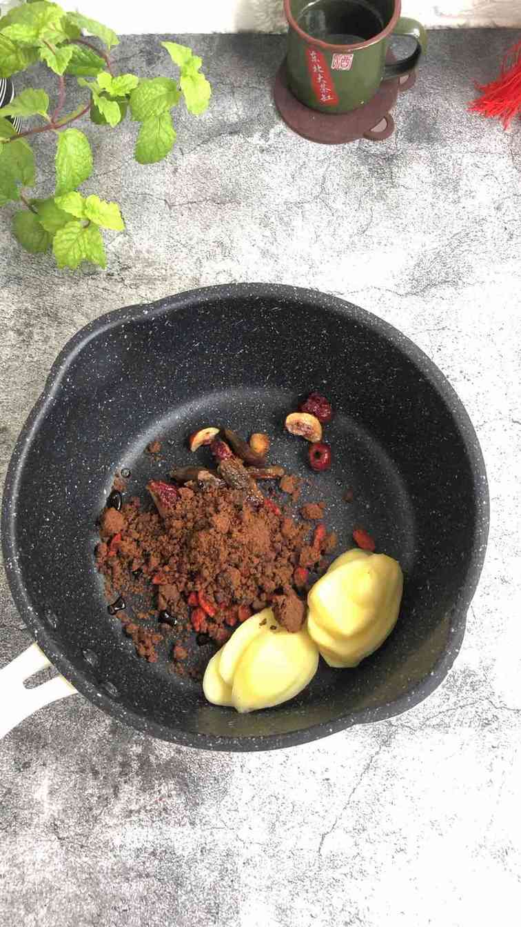 红糖生姜红枣枸杞茶