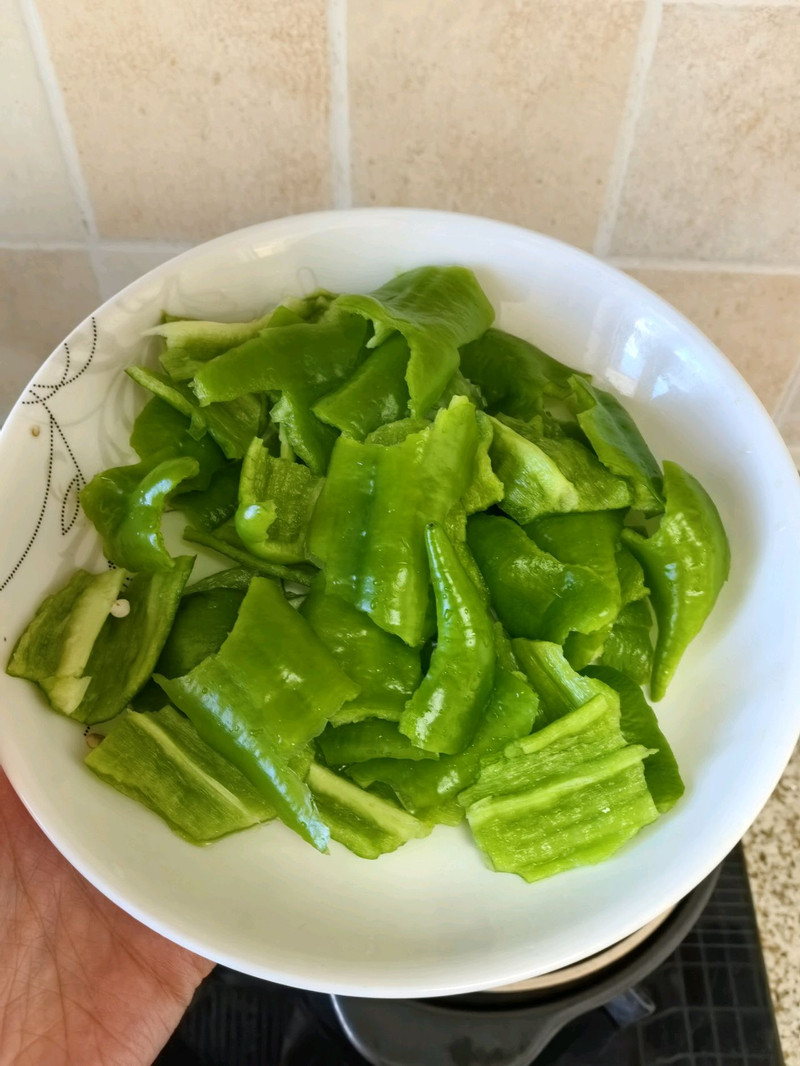 腊肉炒尖椒