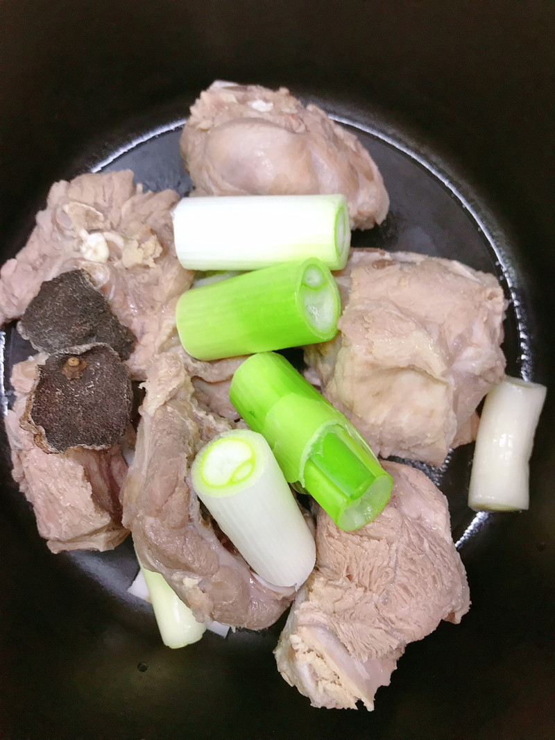 胡萝卜炖羊蝎子