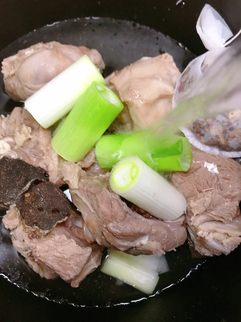 胡萝卜炖羊蝎子