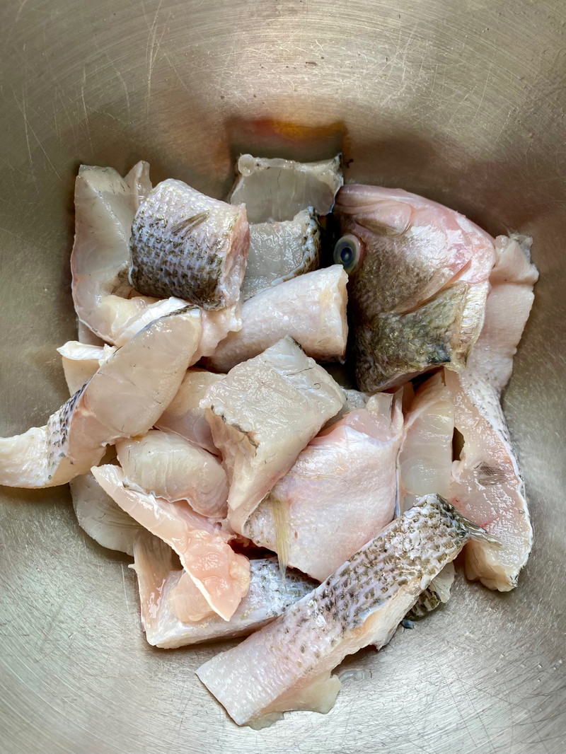 香辣鲈鱼鲜虾煲