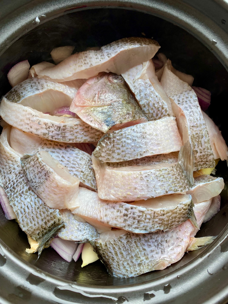 香辣鲈鱼鲜虾煲